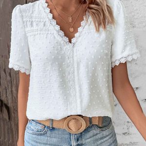 Adeline | Camiseta con escote en V y ribete de encaje para mujer