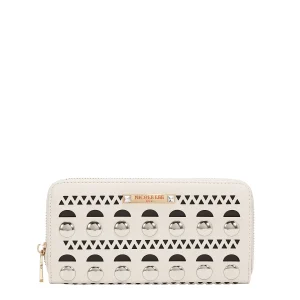 CARTERA CON TACHUELAS PLATEADAS (BEIGE)