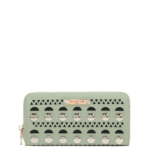 CARTERA CON TACHUELAS PLATEADAS (VERDE)