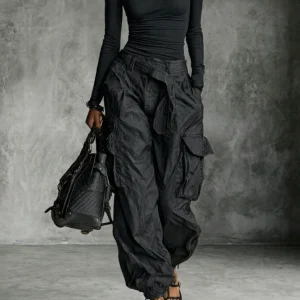 Conjunto Mujer Top Cuadrado y Pantalón Cargo Urbano