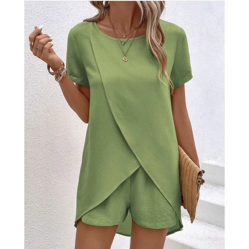 Conjunto de damas con pantalones cortos y top asimétrico - Imagen 7