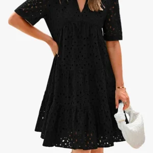 Vestido corto informal de tejido calado con escote en V abierto y falda por niveles para mujer